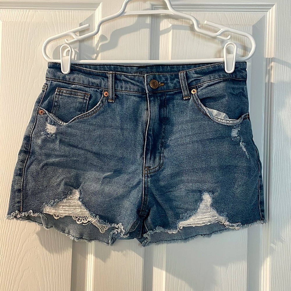 Jean shorts with lace